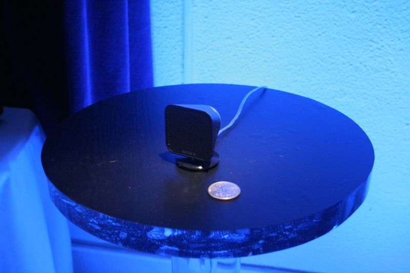 Illustration for article titled Sony Debuts Micro Size DAV-IS10 Home Theater System